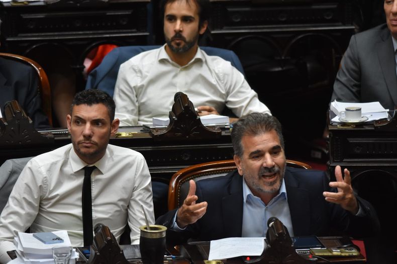 Damián Arabia y Cristian Ritondo, durante la discusión del proyecto de ley ómnibus en Diputados. Damián Arabia y Cristian Ritondo, durante la discusión del proyecto de ley ómnibus en Diputados.