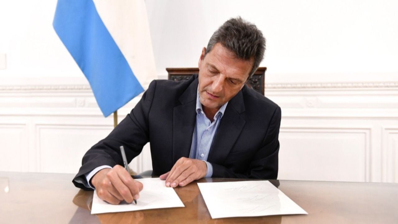 Le torcieron el brazo: el Presidente cede y entra Massa con superlapicera