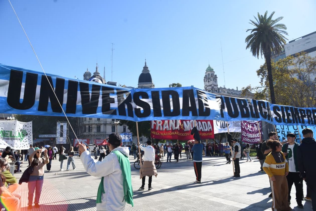 Las universidades vuelven a la calle con una marcha que une a todo el arco opositor contra el Gobierno
