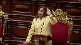 Más gestión que política y timing de crisis: quién es la primera presidenta de Perú