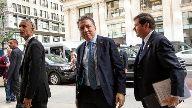 fmi: despues de trascendidos poco auspiciosos, dujovne juega al misterio