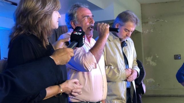 la novela de la foto que no fue, un extranjero suelto y la ola celeste