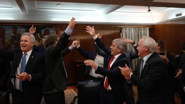 Javier Milei y Toto Caputo, en el Ministerio de Economia. 