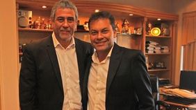 Ferraresi kirchneriza más su estilo y vuelve a recibir a camporistas