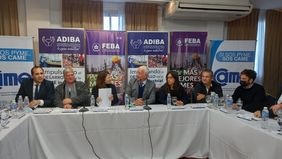 Grieta por Batakis: dardos del campo y banca de la industria y el comercio