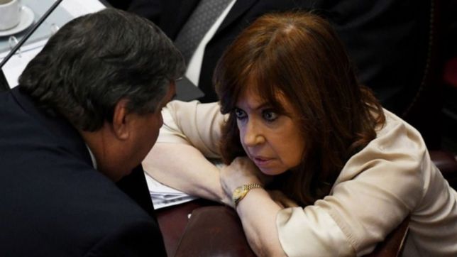si no la gana, la gana: cristina ungio al senador mas k de los gobernadores