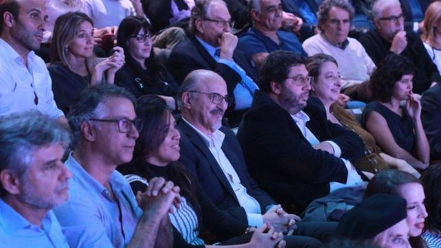 la foto bochornosa, apoyo a ramos padilla y la emocion del candidato