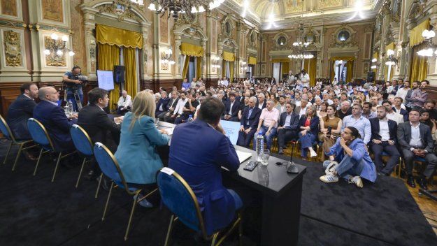 Kicillof y Magario presentan el proyecto de Presupuesto 2026 frente a los intendentes. Kicillof y Magario presentan el proyecto de Presupuesto 2026 frente a los intendentes.