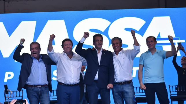 Sergio Massa con Alberto Weretilneck y Rolando Figueroa, gobernadores electos de la Patagonia.