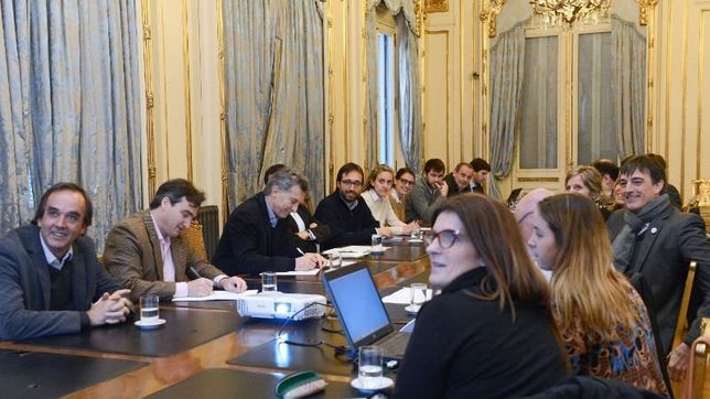 amenaza de conflictos docentes: como se prepara macri