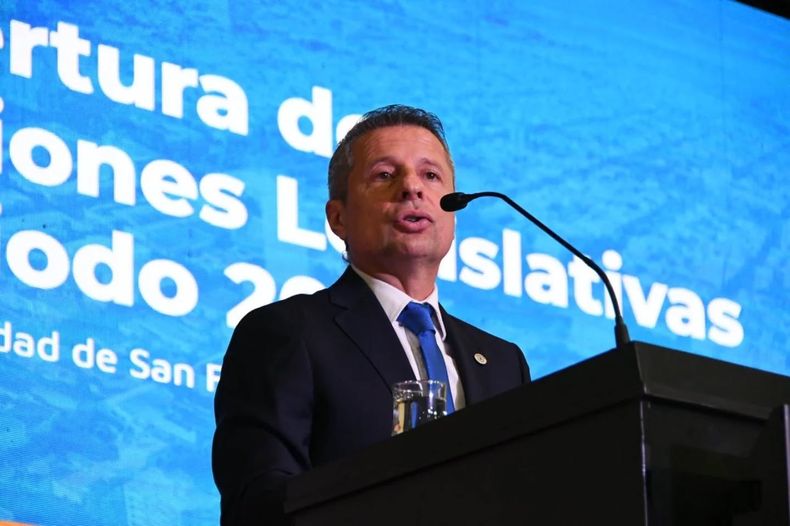 Damián Bernarte firmó un decreto para recortar el salario de la planta política de San Francisco.&nbsp;