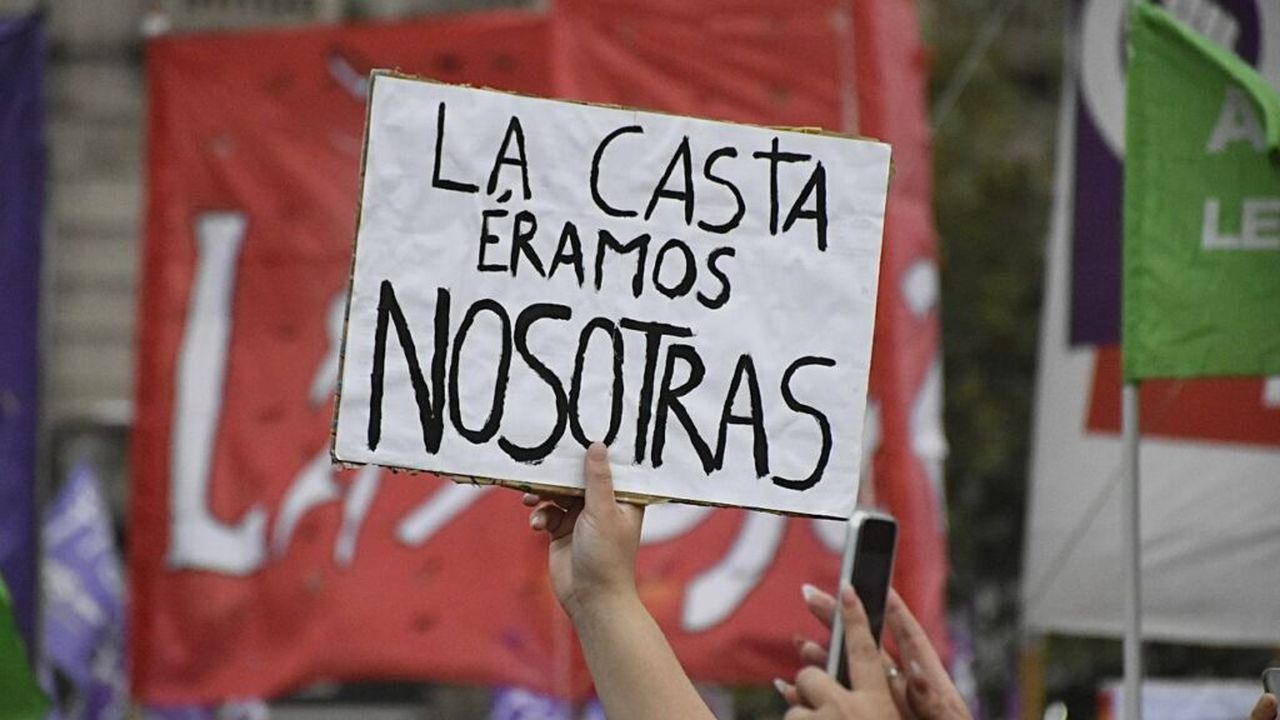 El 80% de las mujeres quiere cambiar el gobierno de Javier Milei.&nbsp; 