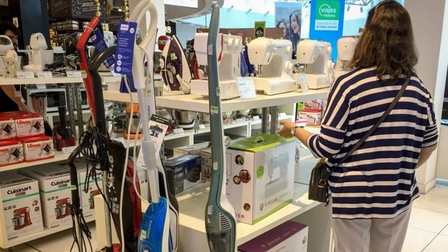 las ventas minoristas ya suman 16 meses de caidas: 13,4% en abril