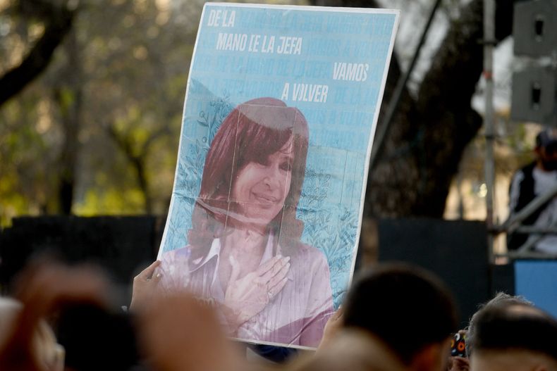 Máximo Kirchner en La Plata - Atenas