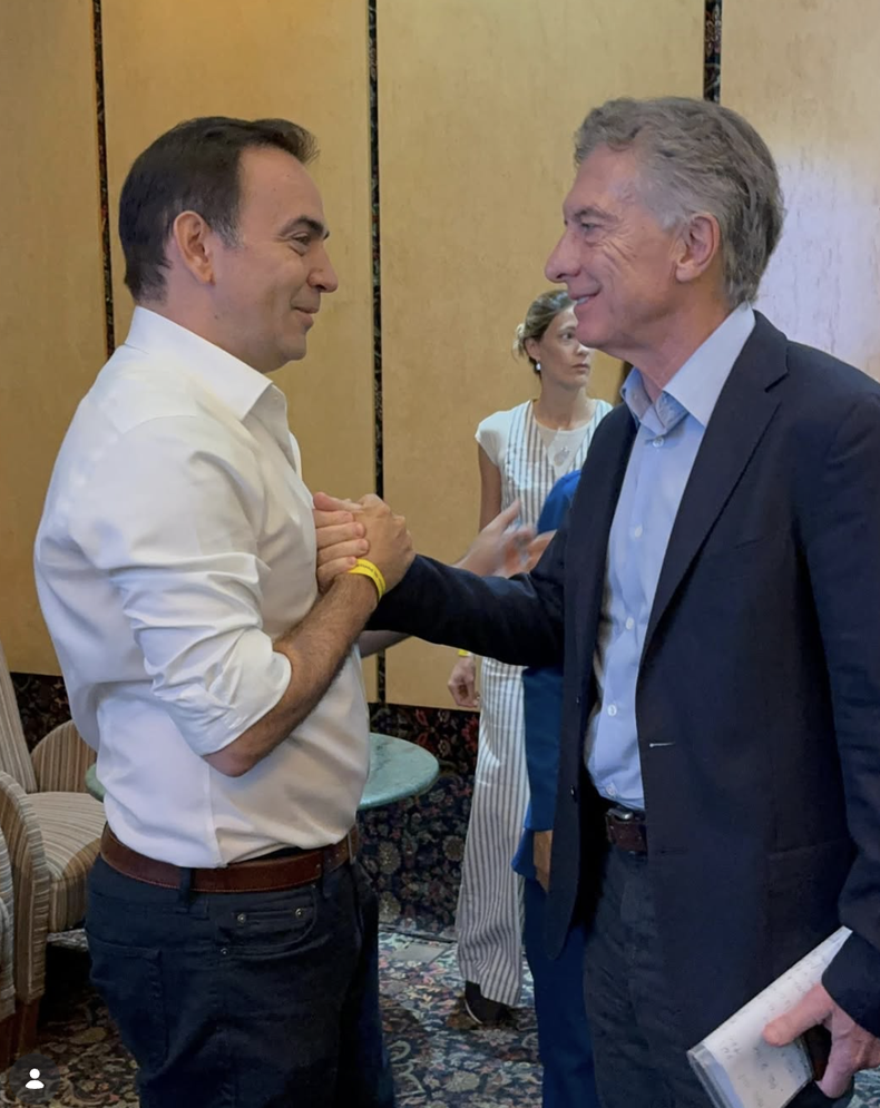 Francisco Quintana, funcionario de Jorge Macri, junto a Mauricio Macri.