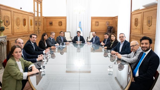 La UCR presenta su reforma laboral en la Casa Rosada.  