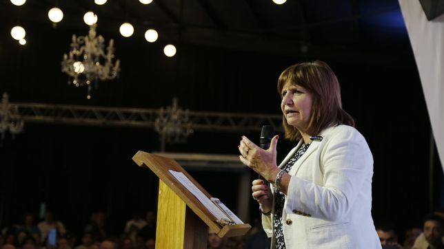 Patricia Bullrich en un evento con equipos técnicos en Funes, Santa Fe