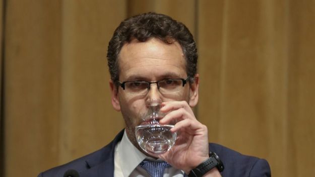 Peligro: el mercado huele debilidad y empuja al dólar hacia la zona roja
