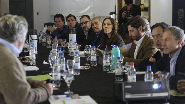 provincia acefala: vidal tambien mudo la reunion de gabinete a la ciudad