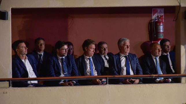 Rodrigo de Loredo y Luis Juez, junto a los diputados del cordobesismo.