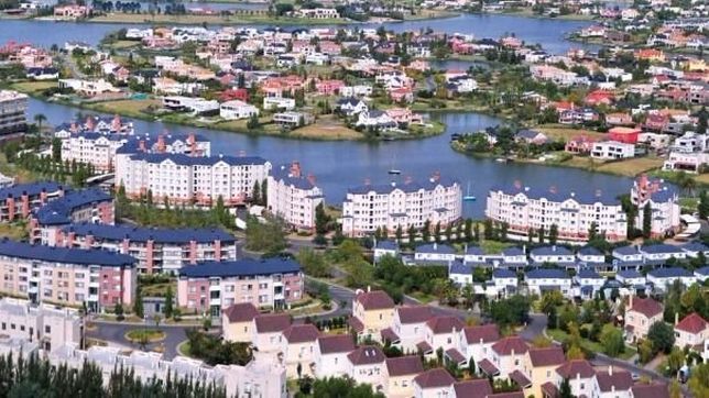 cambiemos va contra los countries que tributan como zona rural