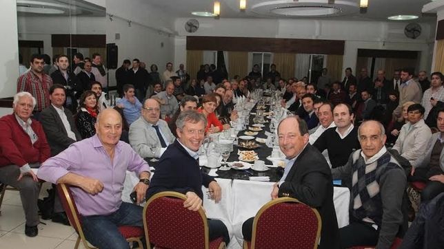 cambiemos redefine la estrategia para quedarse con una veintena de municipios k