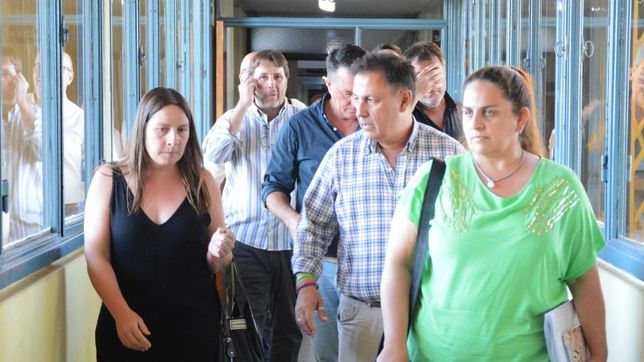 Intendentes opositores llegando a la casa de Gobierno de La Pampa: Agustina García (Alvear), Gustavo Salvadori (Luiggi), Abel Sabarots (Acha), Mónica Curutchet (Castex).