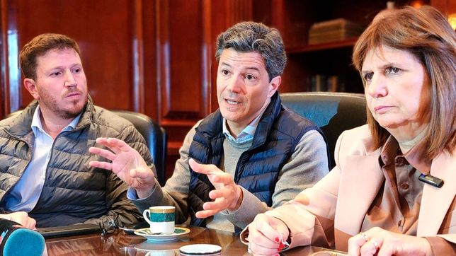 Patricia Bullrich acompañada por Luciano Laspina y Federico Angelini en el Foro del Llao Llao