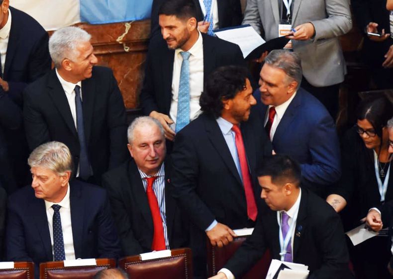 Los gobernadores piensan las PASO como prenda de cambio con Javier Milei