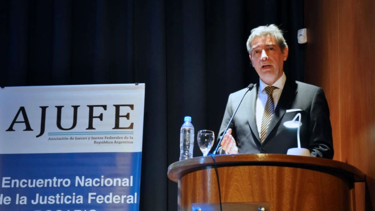 Otro juicio político contra Rosatti: lo denuncian por encubrir a un represor