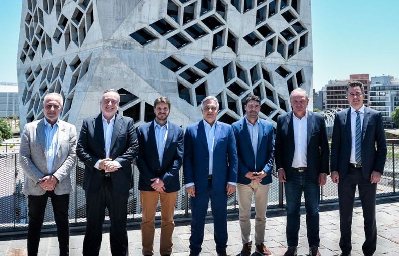 Martín Llaryora cerró un acuerdo con Mercado Libre, la empresa fundada por Marcos Galperin