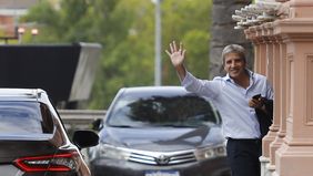 Toto Caputo activó un nuevo bono en dólares, para cancelar deuda con el ahorro doméstico.