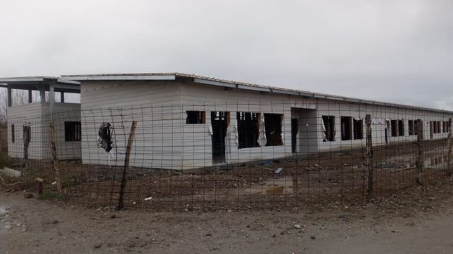 se incrementa el reclamo por obras nacionales abandonadas en rio negro