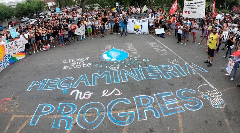 Protestas por la minería a cielo abierto en Chubut