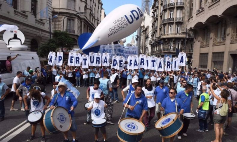 marcha docente paritarias crisis 7m