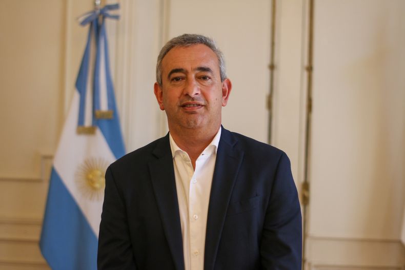 El intendente Pablo Javkin recibió a Letra P en el Palacio de los Leones. (Fotos Jeremías Caraballo)