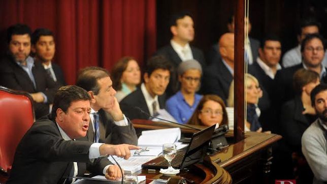 el senado saca a pasear a los legisladores por el mundo