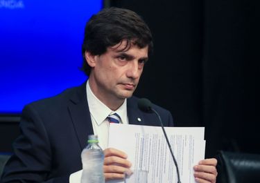 Lacunza se va con consejos: discutiría plazos, no montos de la deuda