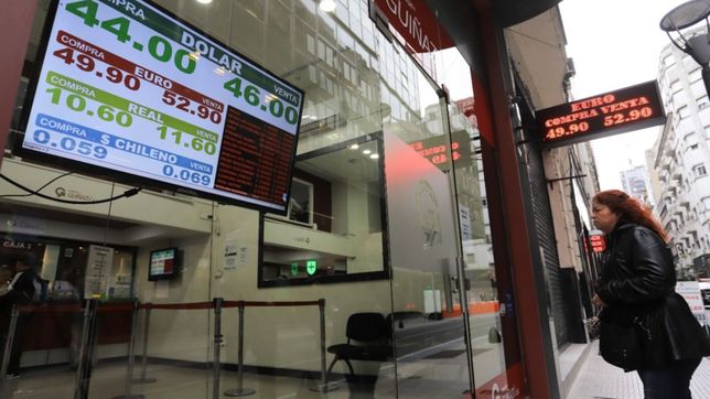 duro golpe del mercado a macri en un dia de furia en la city