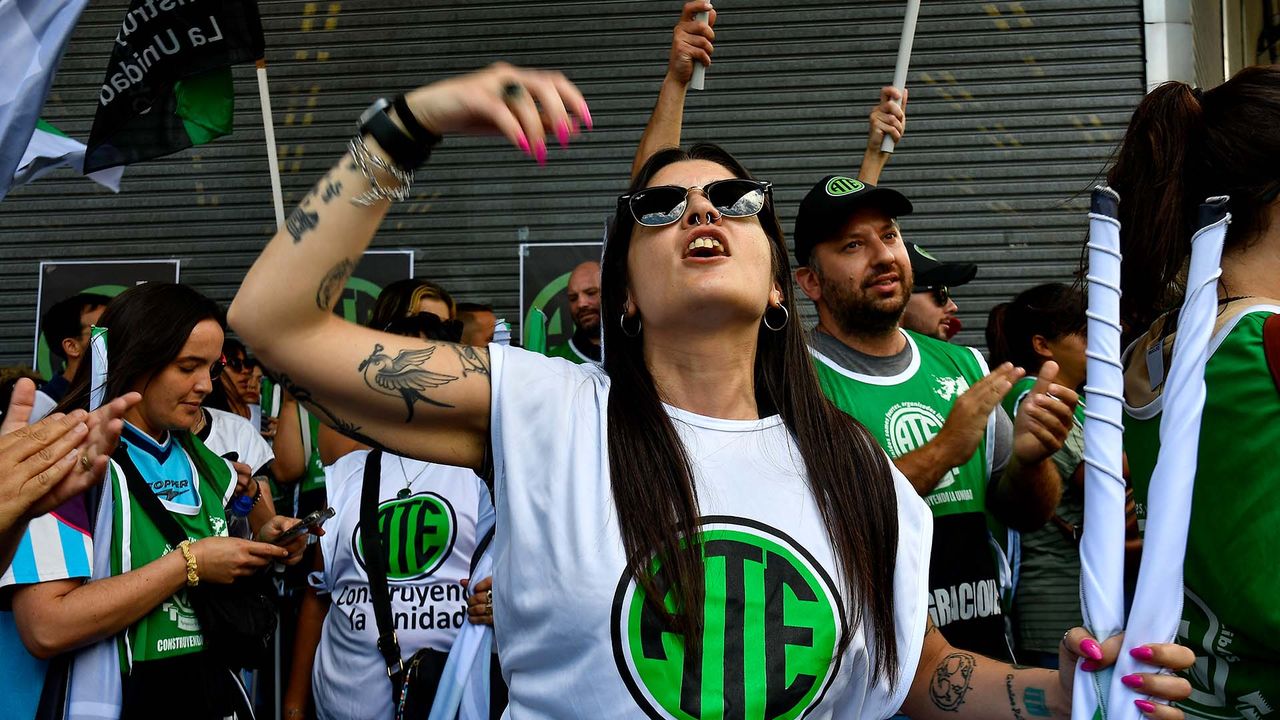 Protestas de estatales de ATE por los despidos en la era Javier Milei.