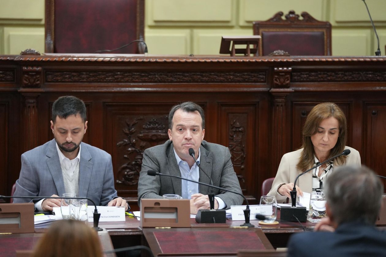 Joaquín Blanco, Emiliano Peralta y Patricia Boni presidente la comisión redactora de la reforma constitucional en Santa Fe.