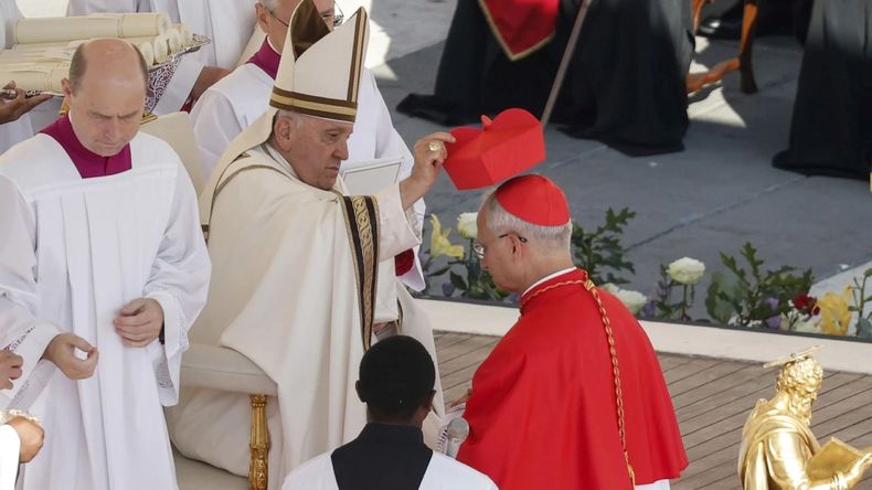 El papa Francisco crea cardenal a Robert Prevost