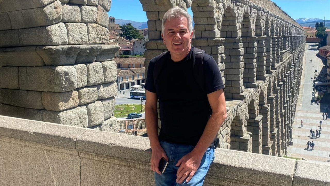 Héctor Gay, durante un viaje para visitar a sus hijos y nietos.&nbsp;