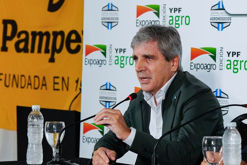 Toto Caputo confirmó la suba de las retenciones