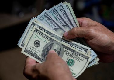 La dolarización de la economía, debate nacional