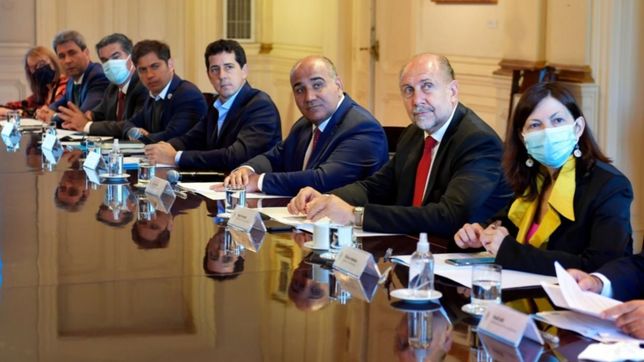 Una de las reuniones de 2022 entre gobernadores y ministros nacionales por el reparto de recursos.