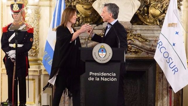 en campana macri redoblara el uso de un teleprompter como el que tuvo obama