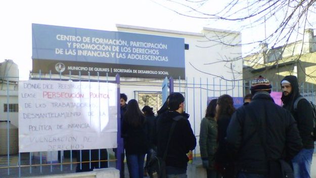 Conflicto y repudio a la Subsecretaría de Infancia de Quilmes por despidos