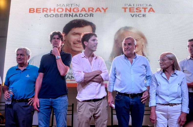 Martín Berhongaray en su última campaña por la Gobernación de La Pampa, con su enemigo interno Francisco Torroba, Martín Lousteau, Gerardo Morales y la piquense Patricia Testa. Foto: www.radiokermes.com