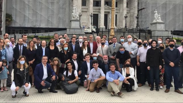 libertarios arman una alianza de cuatro partidos y habilita acuerdos con jxc